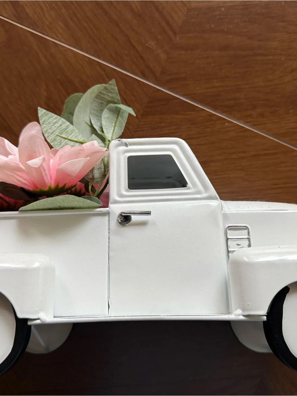 White Farmhouse Truck Floral Decor Vintage Pickup Spring Cottage Centerpiece